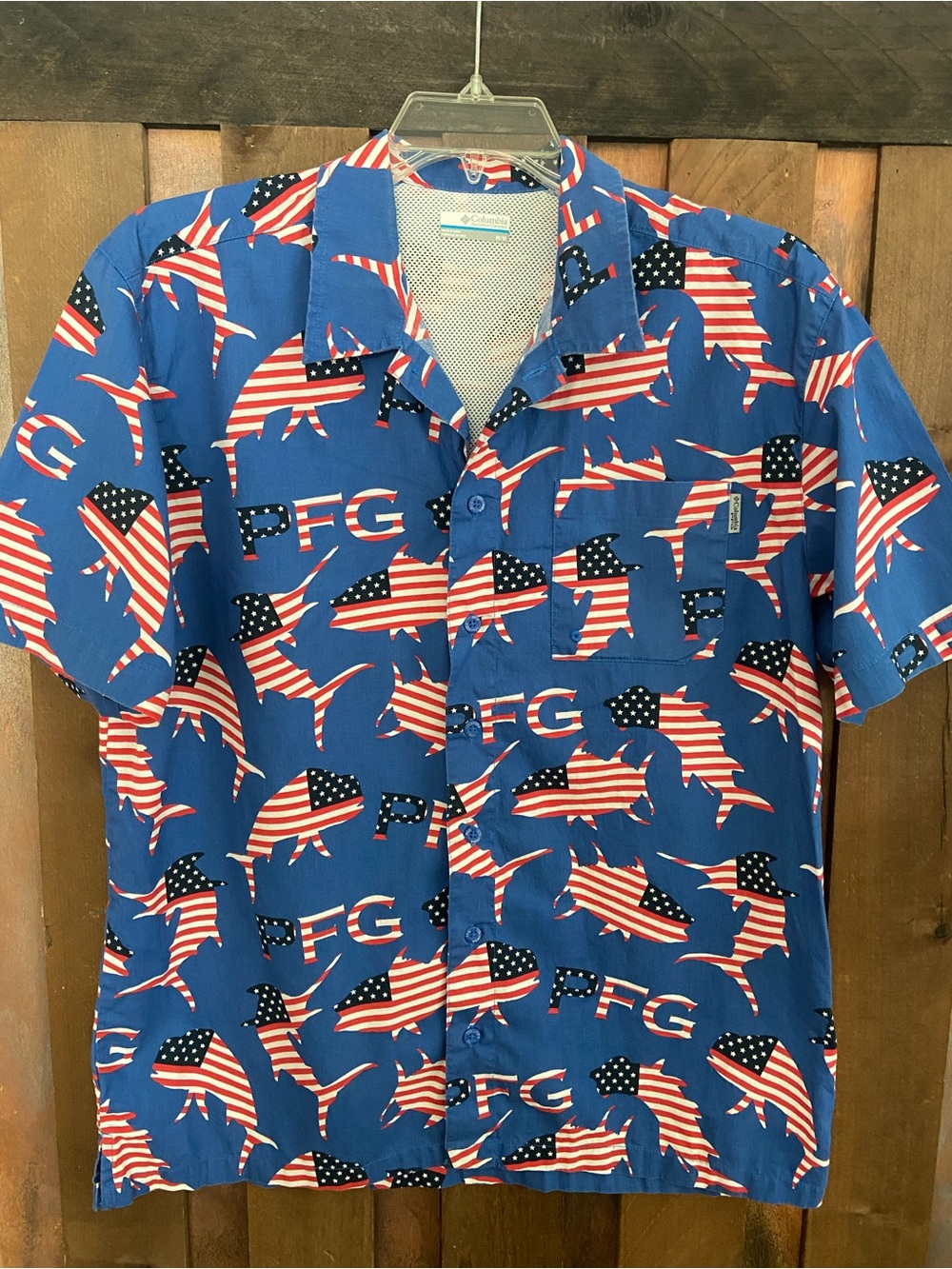 Columbia PFG Men's Short-Sleeve American Flag Fish Print Shirt - Med.